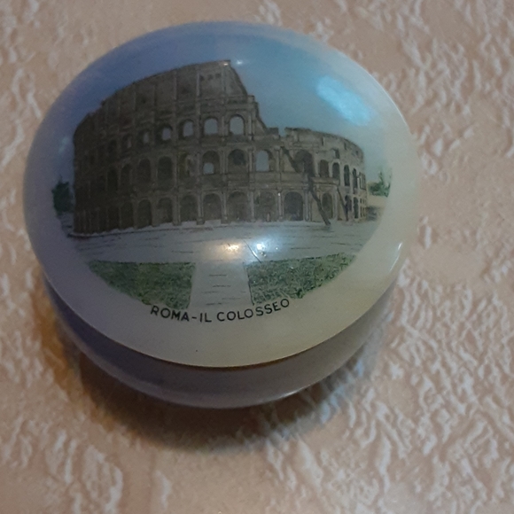 Vintage Roman Colosseum soapstone round hinged box - Picture 2 of 6